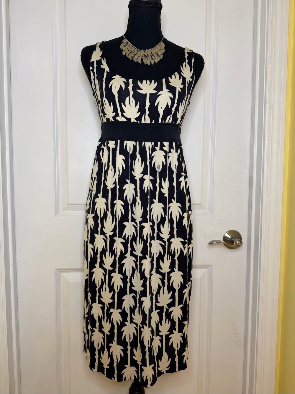 Diane Von Furstenberg Black and Cream Palm-Print Midi Dress, size 8
